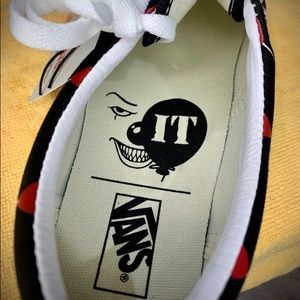 SOLD*** Cross posted    Vans Era Horror Pack It Pennywise